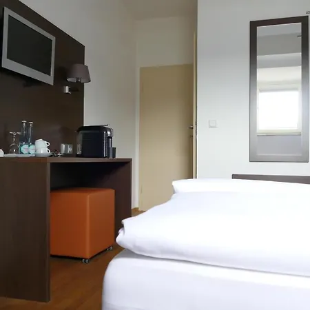 Steeps Ihr Brauhaus Und מלון