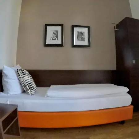 Steeps Ihr Brauhaus Und מלון קלן